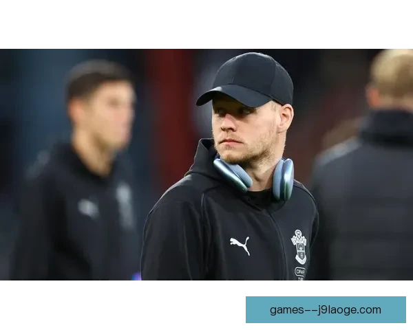 阿森纳门将拉姆斯代尔失去主力后转会加盟英超升班马南安普顿